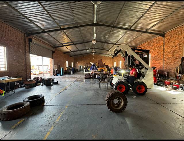 684M² WAREHOUSE FOR SALE IN STORMILL